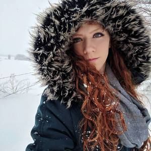 Meet your Posher, Emily-ahna